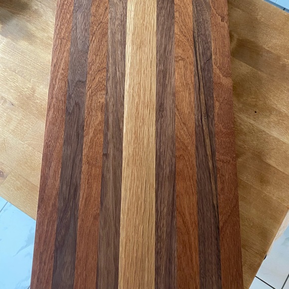 Handcrafted cutting board made with oak, black walnut, and mahogany - Picture 5 of 11